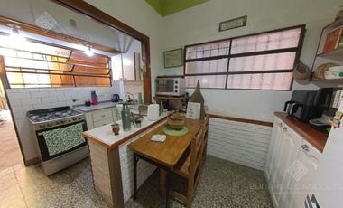 Excelente casa de corte antiguo reciclada a nuevo!!