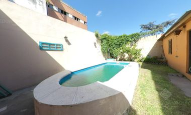 Excelente casa de corte antiguo reciclada a nuevo!!