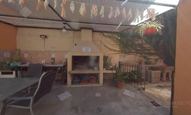 Excelente casa de corte antiguo reciclada a nuevo!!
