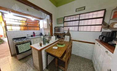 Excelente casa de corte antiguo reciclada a nuevo!!