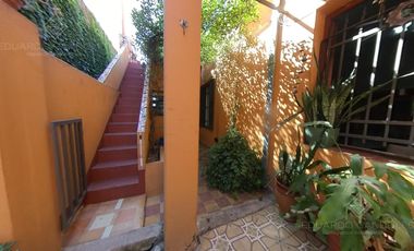 Excelente casa de corte antiguo reciclada a nuevo!!