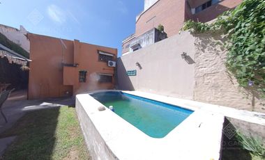 Excelente casa de corte antiguo reciclada a nuevo!!