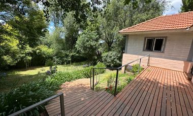 VENDO CHALET 3 AMBIENTES EN SIERRA DE LOS PADRES CON AMPLIO PARQUE