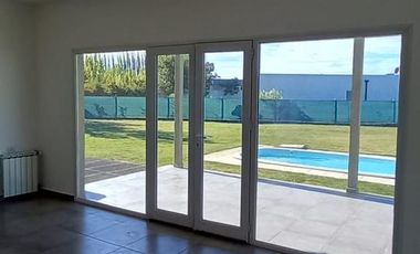 Casa en alquiler en el Barrio Estilo Chacra, Cipolletti,