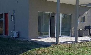 Casa en alquiler en el Barrio Estilo Chacra, Cipolletti,