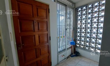 Depto. 11 Amb. al Frente con Terraza Propia