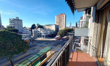 Depto. 11 Amb. al Frente con Terraza Propia