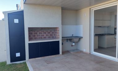 Duplex de 3 dormitorios en Nobu Town en Alquiler