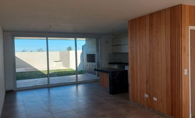 Duplex de 3 dormitorios en Nobu Town en Alquiler