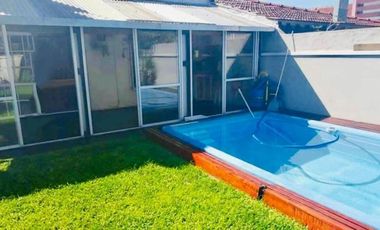Casa en venta - 2 Dormitorios 1 Baño - Quilmes
