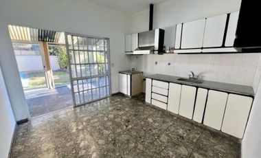 Casa en venta - 2 Dormitorios 1 Baño - Quilmes