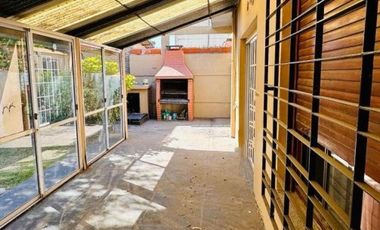 Casa en venta - 2 Dormitorios 1 Baño - Quilmes