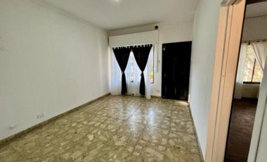 Casa en venta - 2 Dormitorios 1 Baño - Quilmes