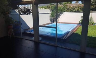 Casa en venta - 2 Dormitorios 1 Baño - Quilmes