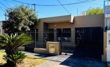 Casa en venta - 2 Dormitorios 1 Baño - Quilmes