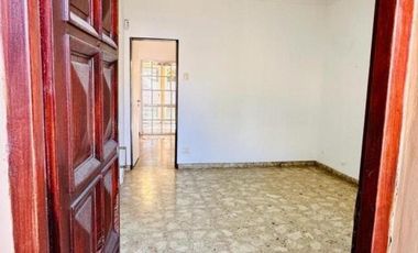 Casa en venta - 2 Dormitorios 1 Baño - Quilmes