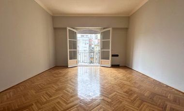 Alquiler Departamento 3 ambientes Recoleta - Contrafrente, con dependencia.
