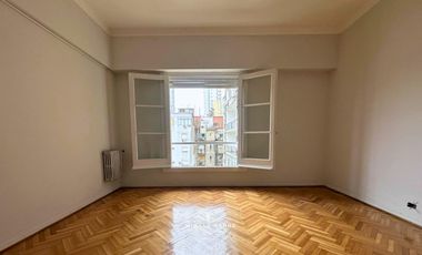 Alquiler Departamento 3 ambientes Recoleta - Contrafrente, con dependencia.