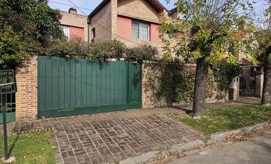 Venta, Casa 5 Ambientes, Pileta, Quincho, Cocheras, Playroom, San Isidro