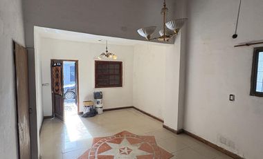 Casa 3 ambientes con parque y piscina
