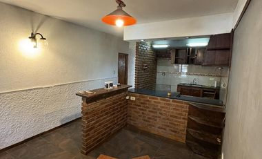 Casa 3 ambientes con parque y piscina
