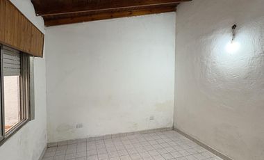 Casa 3 ambientes con parque y piscina