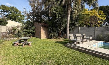 Casa 3 ambientes con parque y piscina