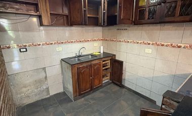 Casa 3 ambientes con parque y piscina