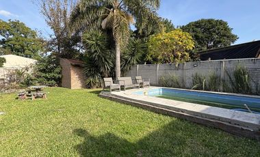 Casa 3 ambientes con parque y piscina