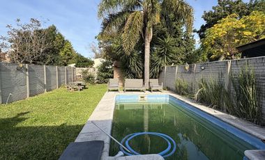 Casa 3 ambientes con parque y piscina