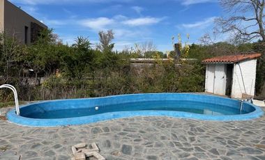 Casa en  Alquiler - Hermosa propiedad con añosos árboles y amplio jardín