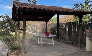 Casa en  Alquiler - Hermosa propiedad con añosos árboles y amplio jardín