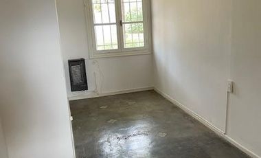 Casa en  Alquiler - Hermosa propiedad con añosos árboles y amplio jardín