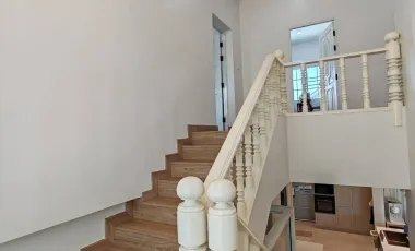 Spacious house​ with​ mountain​ view​ and​ lake​ view​