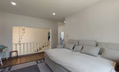 Spacious house​ with​ mountain​ view​ and​ lake​ view​