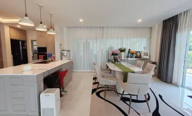 Spacious house​ with​ mountain​ view​ and​ lake​ view​