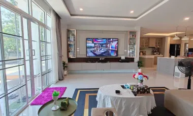 Spacious house​ with​ mountain​ view​ and​ lake​ view​