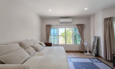 Spacious house​ with​ mountain​ view​ and​ lake​ view​