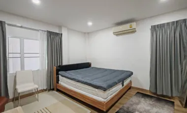 Spacious house​ with​ mountain​ view​ and​ lake​ view​