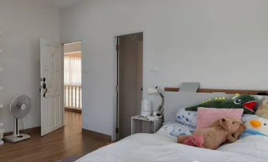 Spacious house​ with​ mountain​ view​ and​ lake​ view​