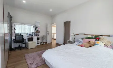 Spacious house​ with​ mountain​ view​ and​ lake​ view​