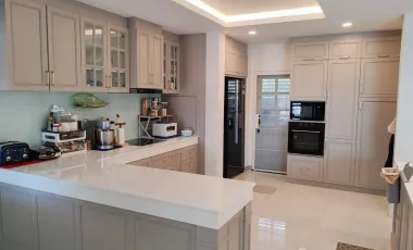 Spacious house​ with​ mountain​ view​ and​ lake​ view​