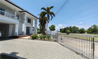 Spacious house​ with​ mountain​ view​ and​ lake​ view​