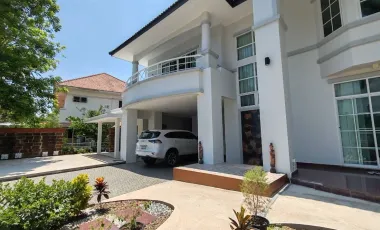 Spacious house​ with​ mountain​ view​ and​ lake​ view​