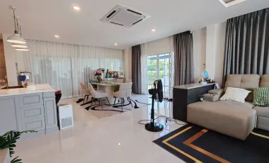 Spacious house​ with​ mountain​ view​ and​ lake​ view​