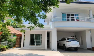 Spacious house​ with​ mountain​ view​ and​ lake​ view​