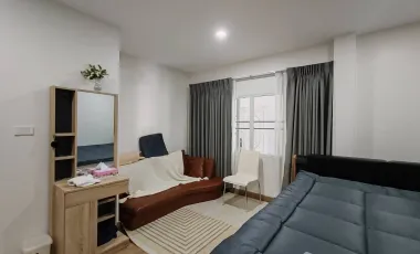 Spacious house​ with​ mountain​ view​ and​ lake​ view​