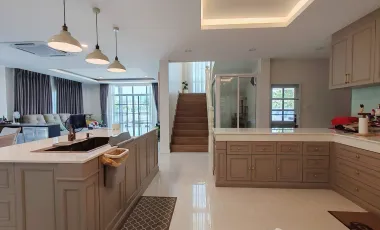 Spacious house​ with​ mountain​ view​ and​ lake​ view​