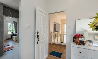 Spacious house​ with​ mountain​ view​ and​ lake​ view​
