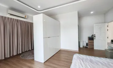 Spacious house​ with​ mountain​ view​ and​ lake​ view​